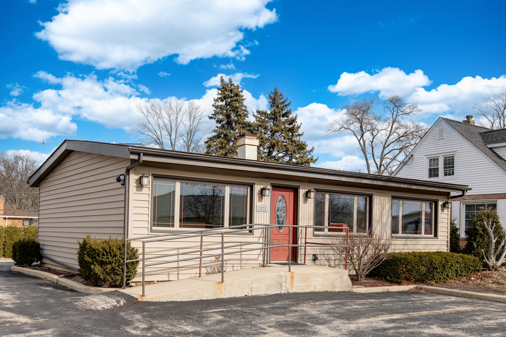 1825 E Roosevelt Road, Wheaton, IL