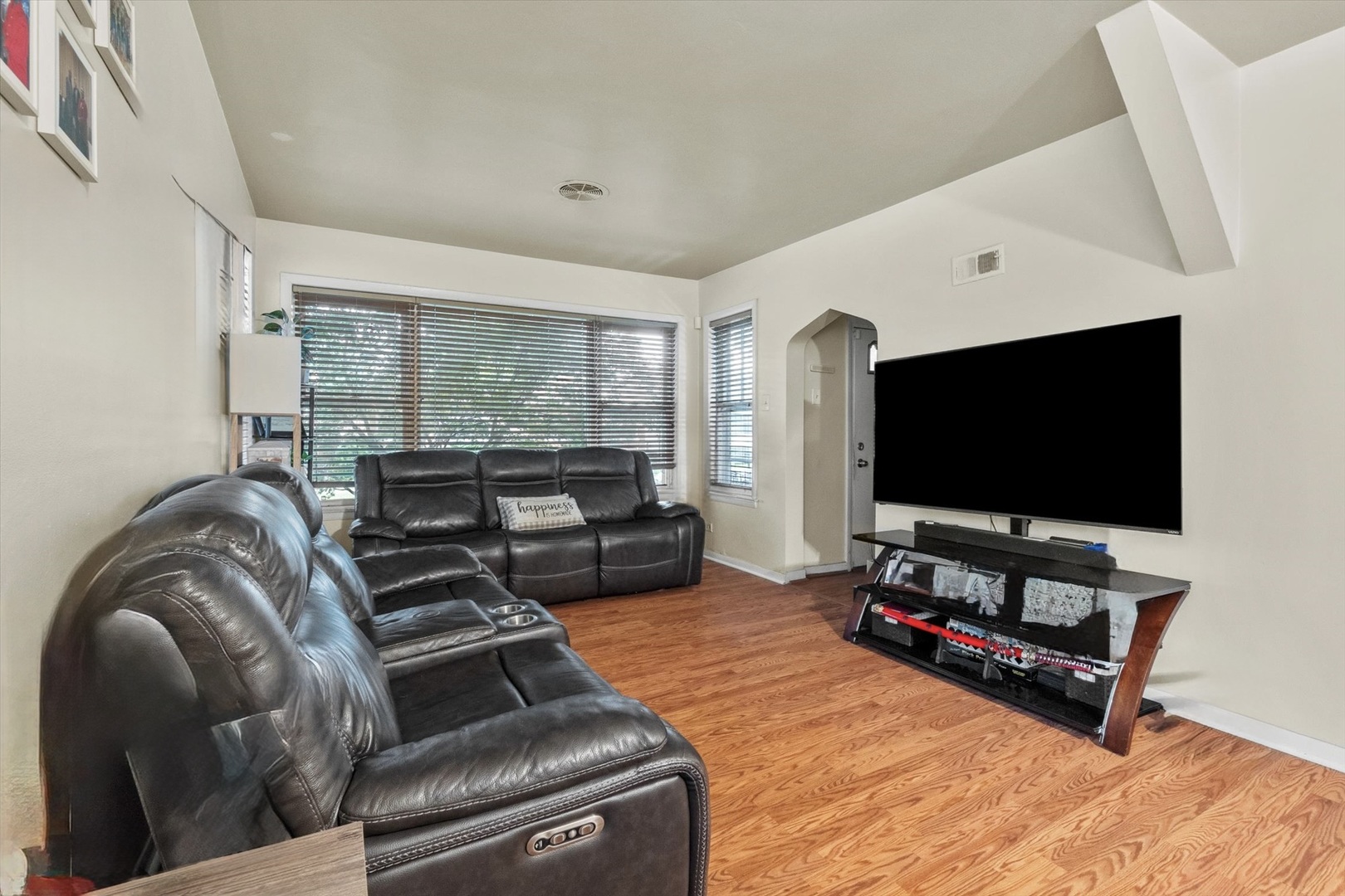 4820 W Haddon Avenue, Chicago, IL