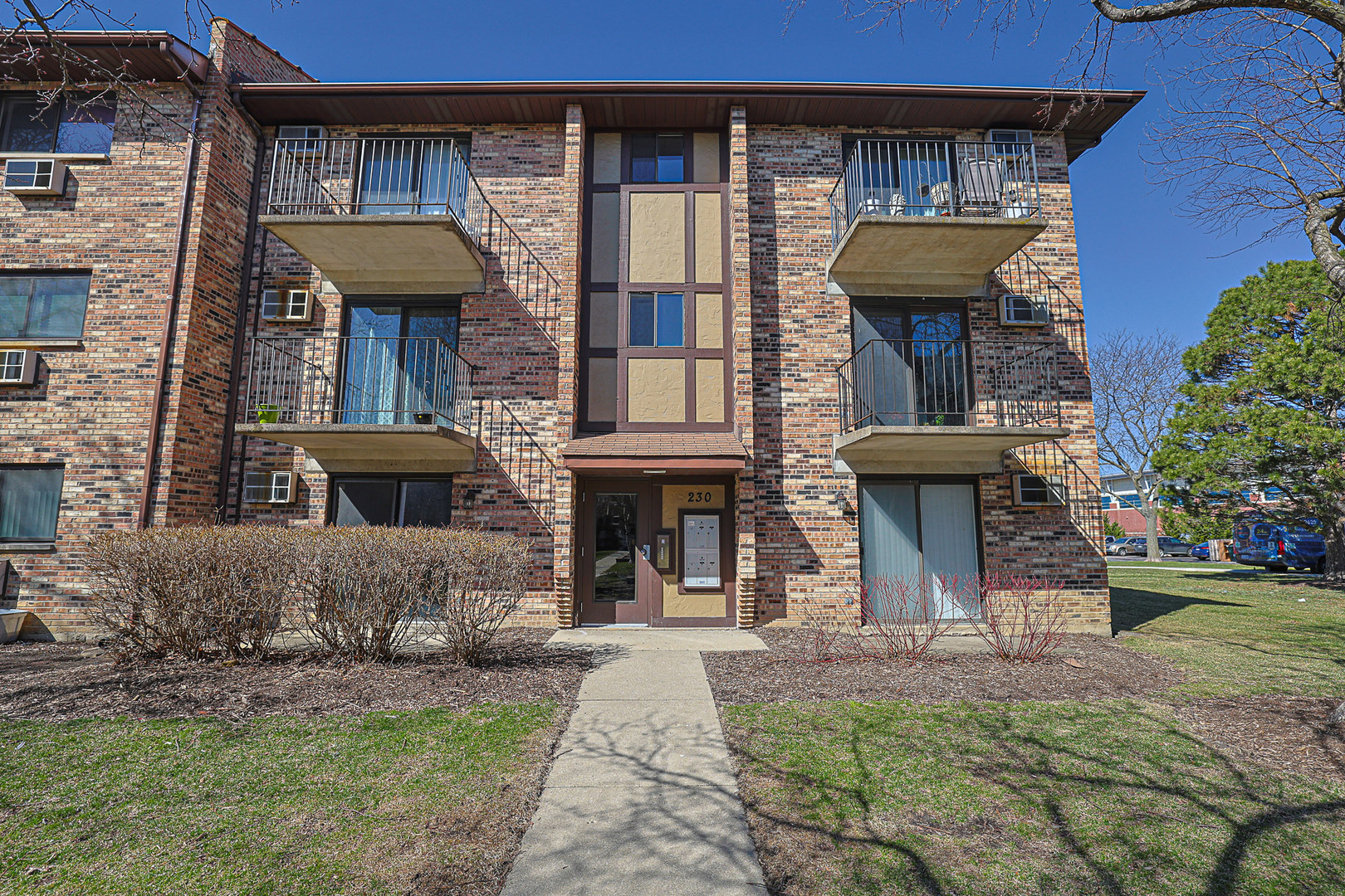 230 Klein Creek Court #F, Carol Stream, IL