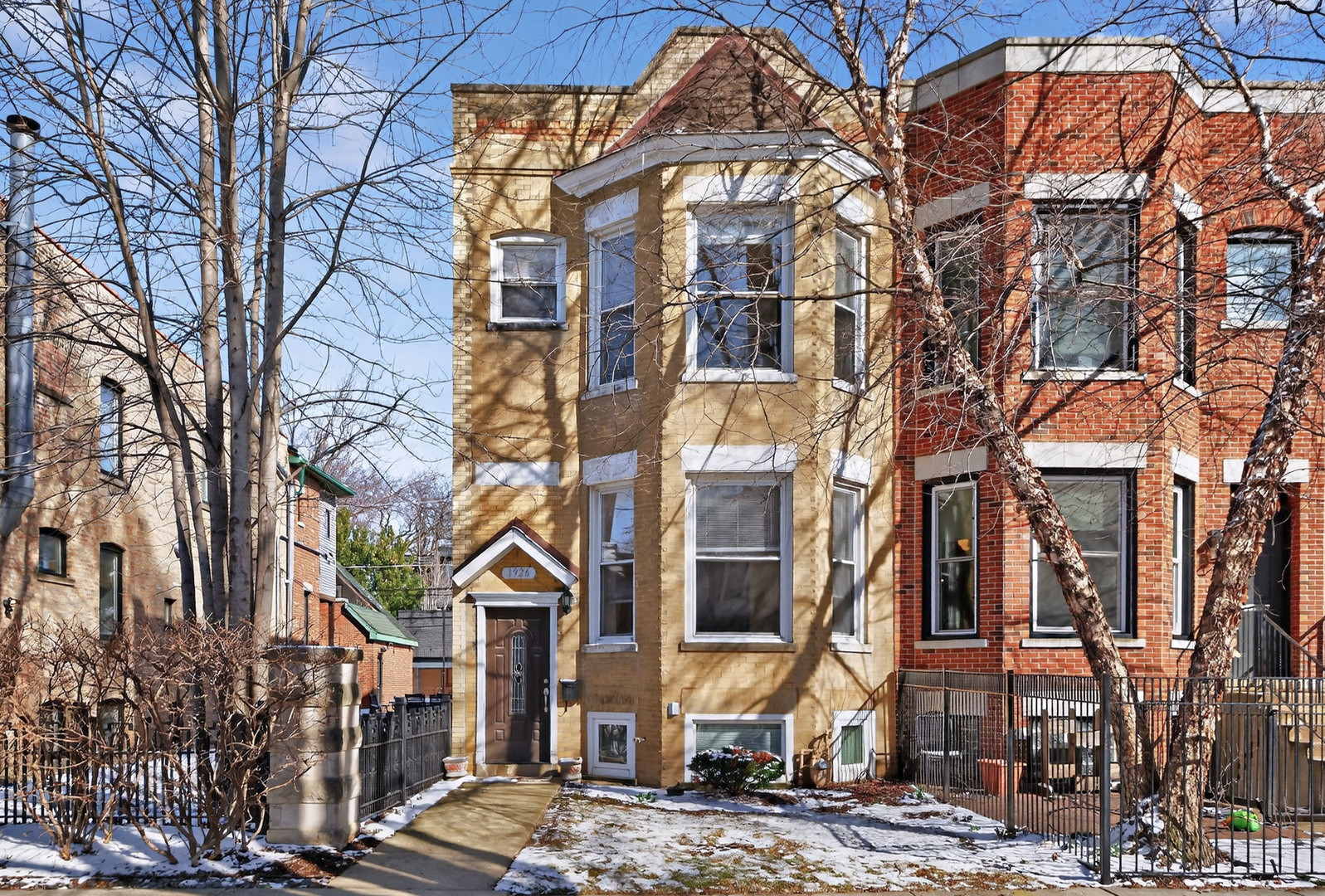 1926 W Oakdale Avenue, Chicago, IL