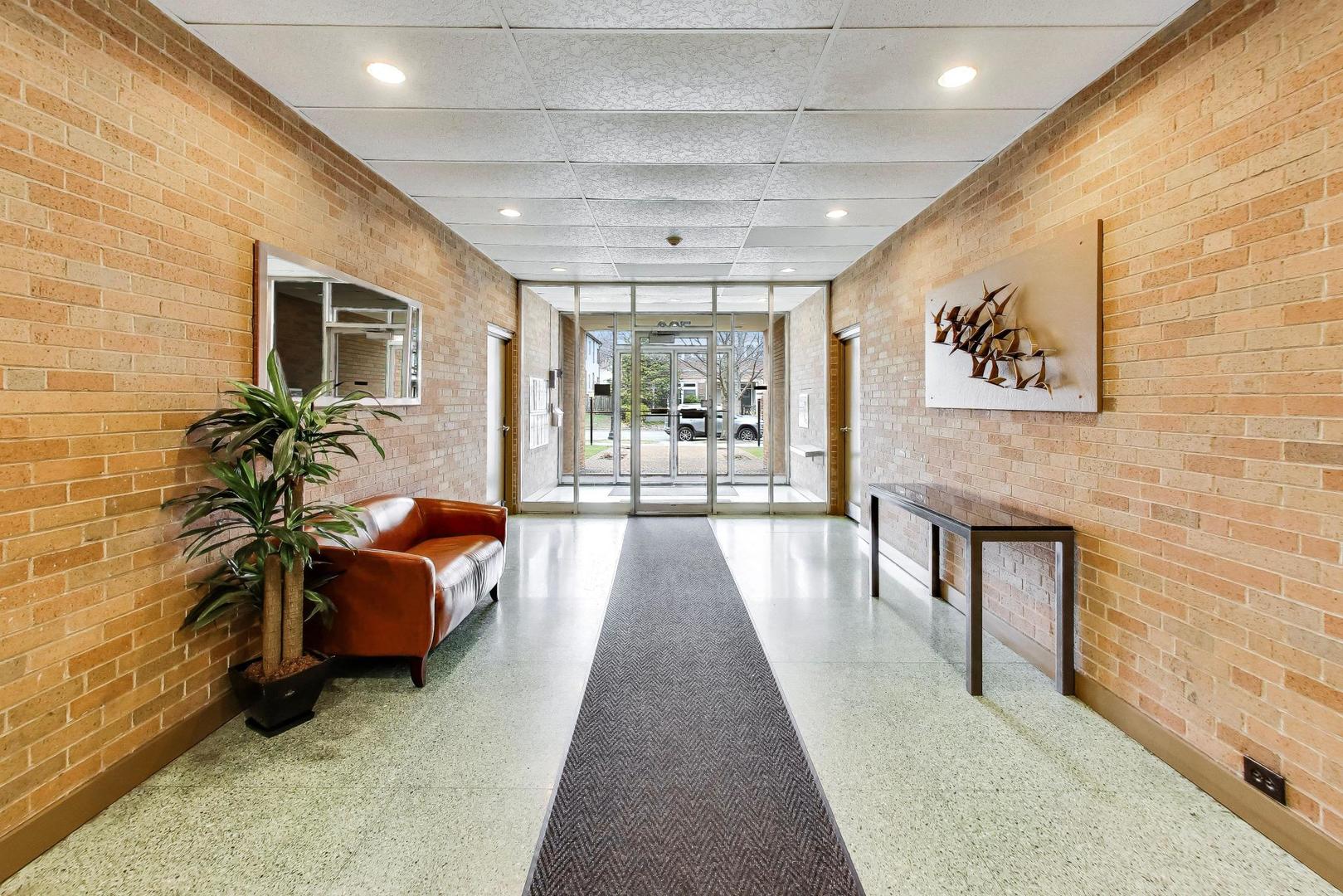 720 Oakton Street #3B, Evanston, IL