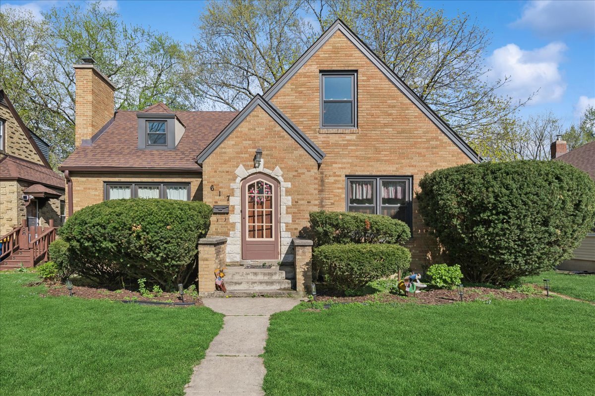 617 Lavoie Avenue, Elgin, IL