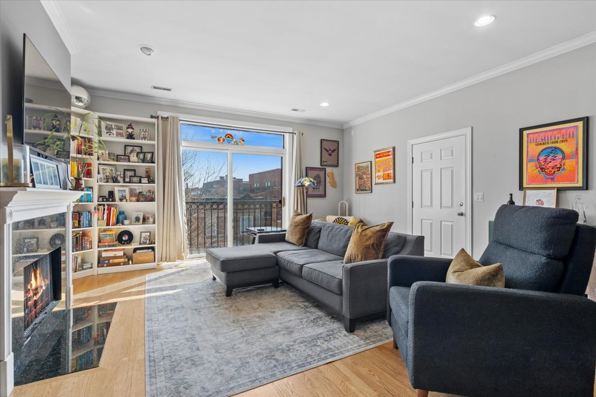 2816 N Rockwell Street #3N, Chicago, IL