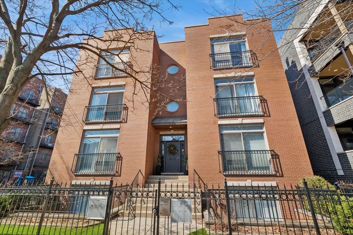 2816 N Rockwell Street #3N, Chicago, IL