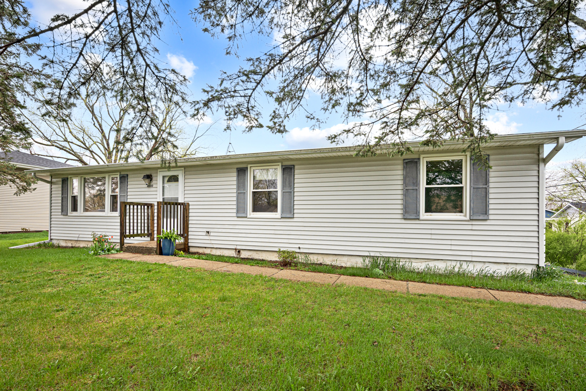 4300 Parkway Avenue, McHenry, IL