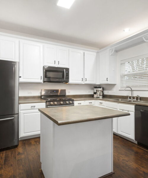 75 Woodland Park Circle, Gilberts, IL