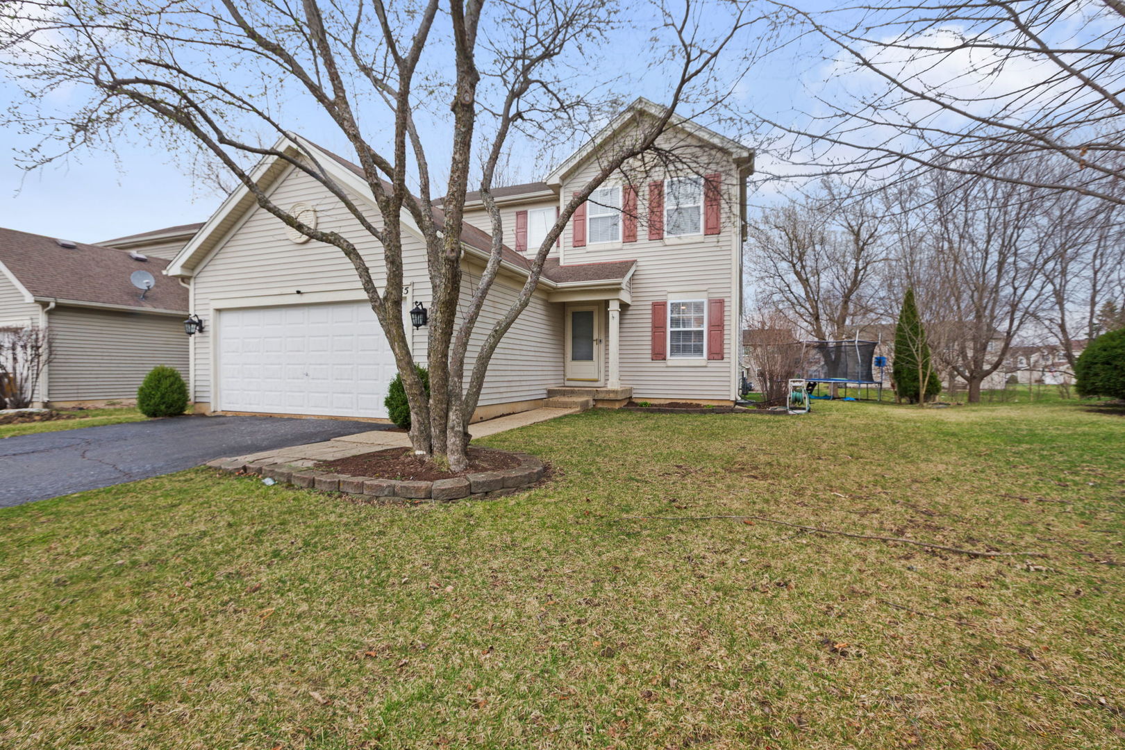 75 Woodland Park Circle, Gilberts, IL