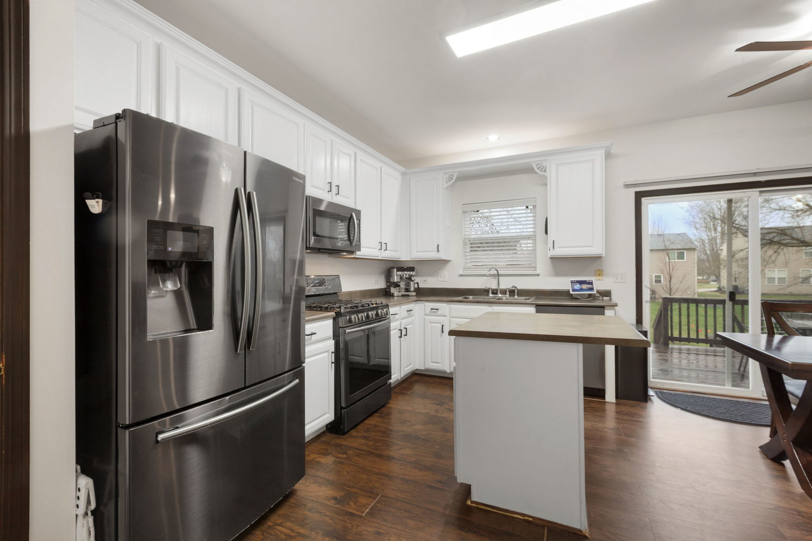 75 Woodland Park Circle, Gilberts, IL