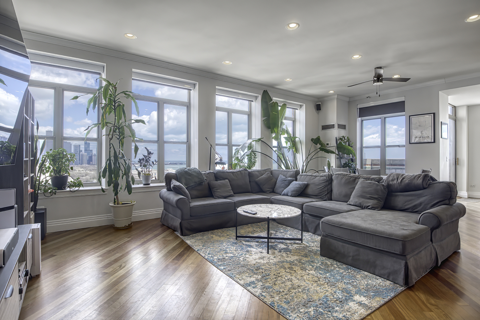 1717 S Prairie Avenue #2301, Chicago, IL