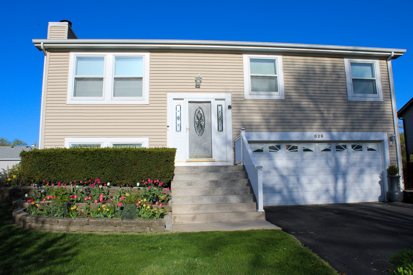 829 Prairie Avenue, Bartlett, IL