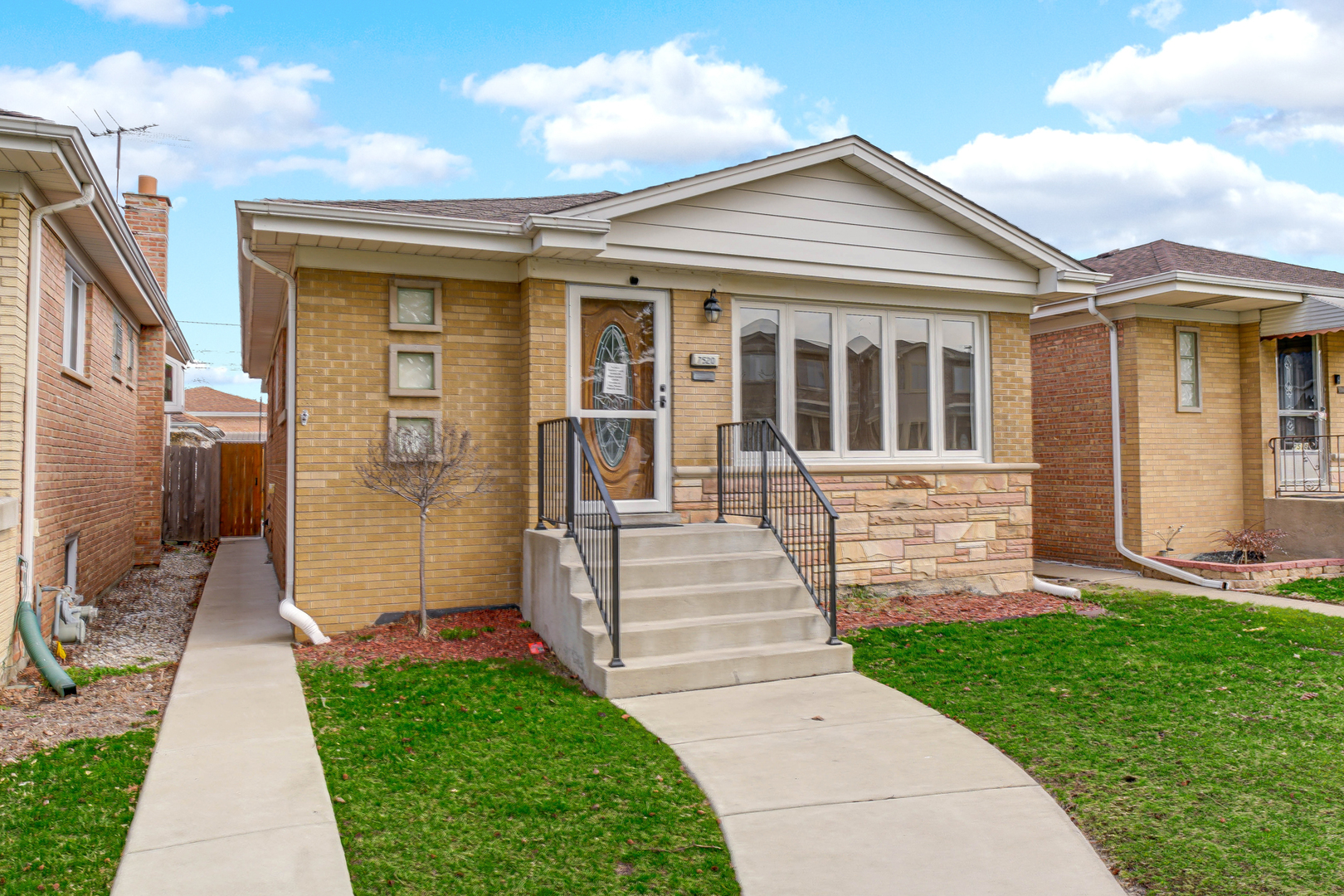 7520 W Carmen Avenue, Harwood Heights, IL