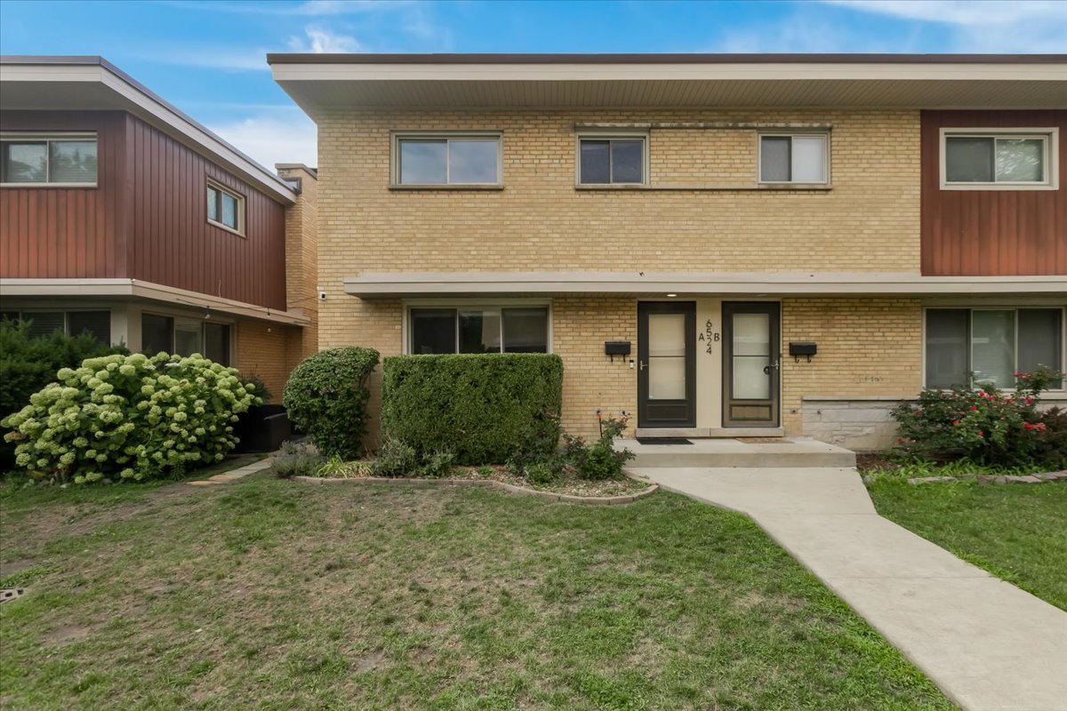6524 N Northwest Highway #A, Chicago, IL