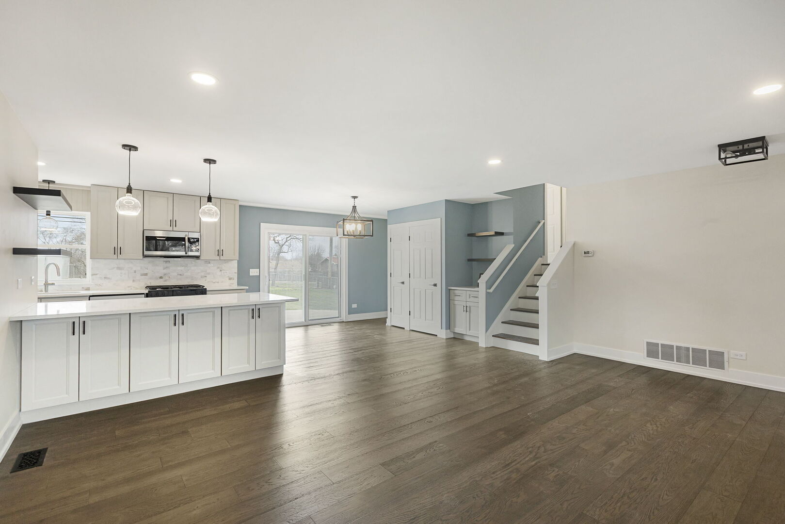 1910 Ashley Road, Hoffman Estates, IL