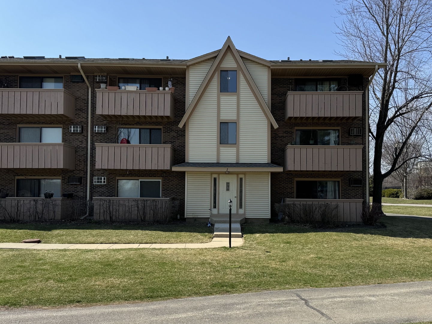 1 Cedar Court #4, Vernon Hills, IL