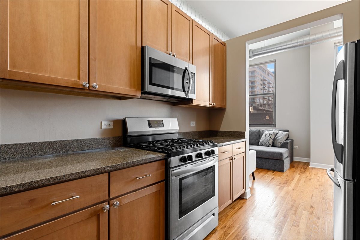 824 W Superior Street #306, Chicago, IL