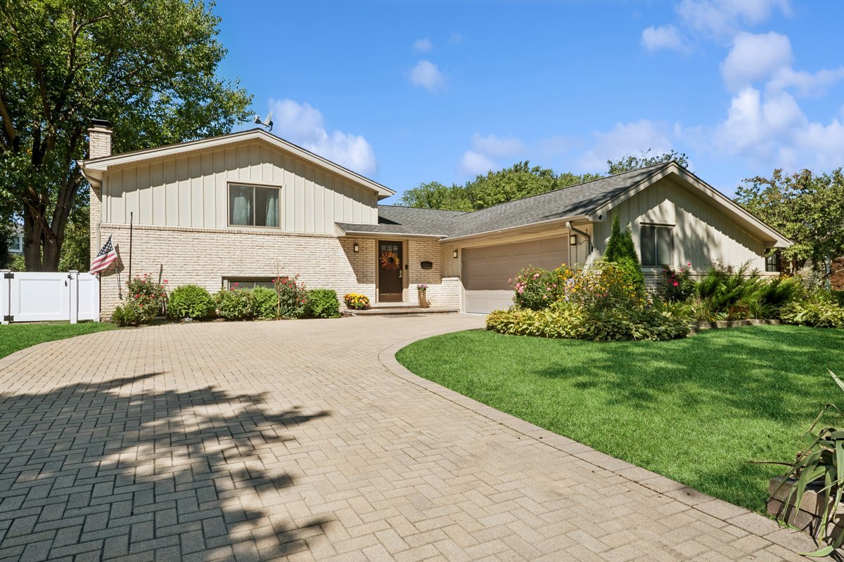 3134 Maple Leaf Drive, Glenview, IL