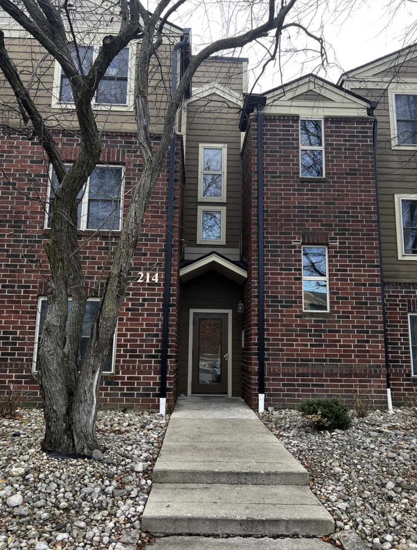 214 Glengarry Drive #201, Bloomingdale, IL