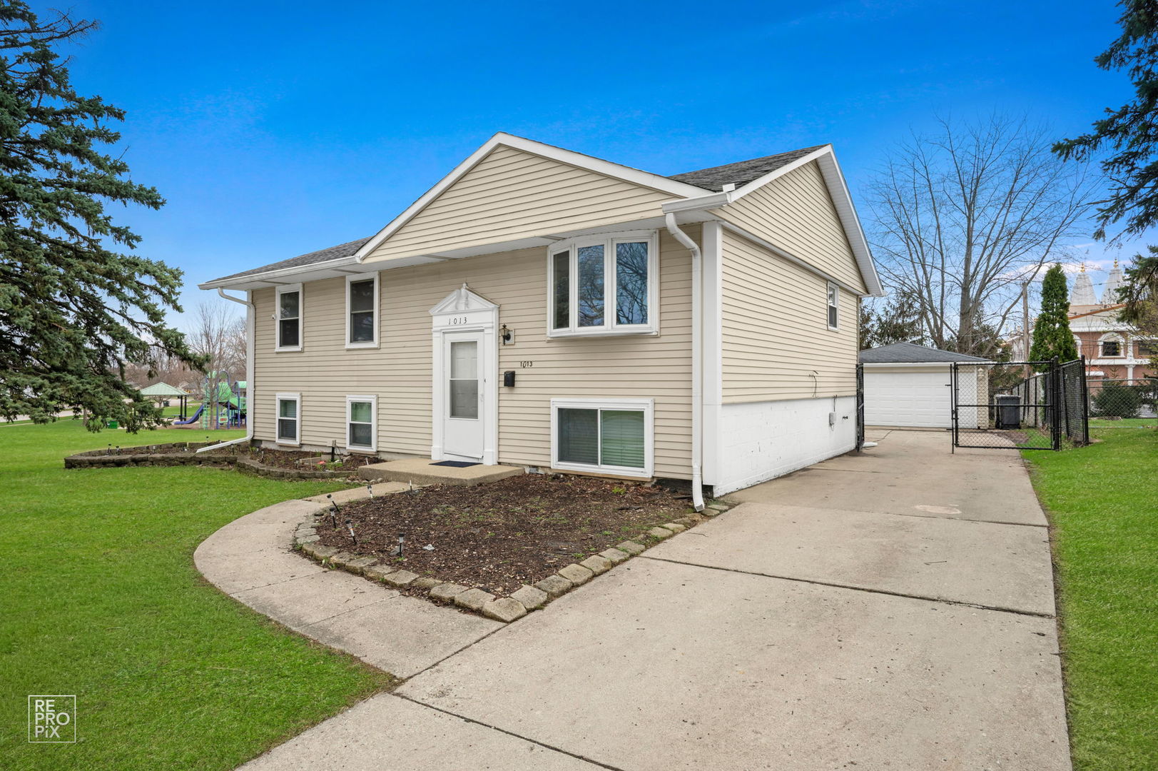 1013 SUNNYDALE Boulevard, Streamwood, IL