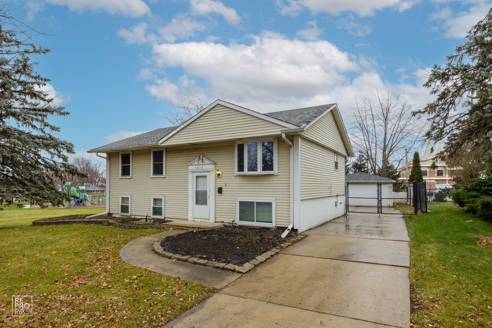 1013 SUNNYDALE Boulevard, Streamwood, IL