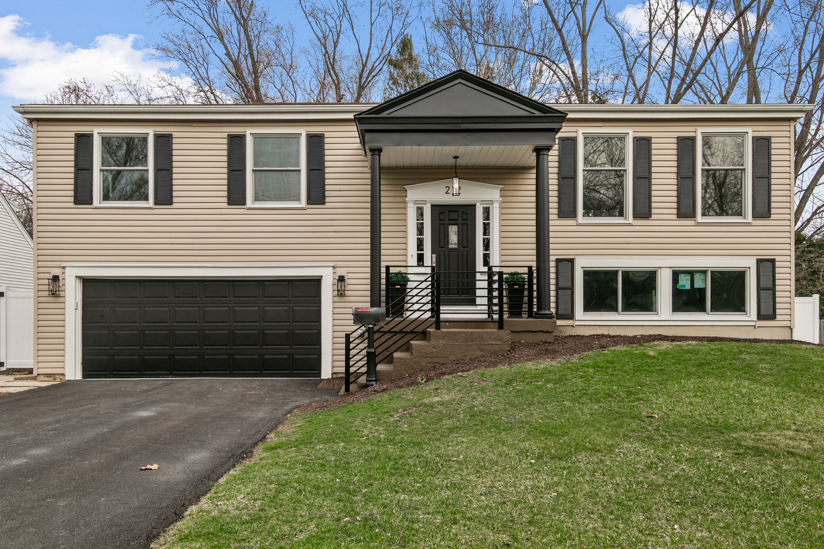 212 S River Road, Naperville, IL