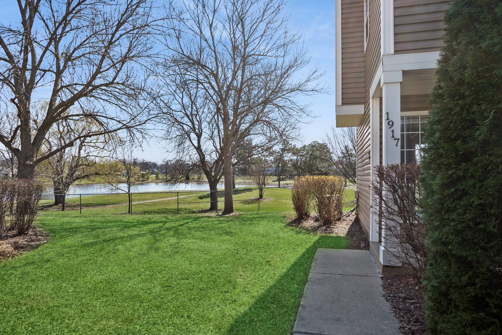 1917 Windsong Drive #1917, Schaumburg, IL