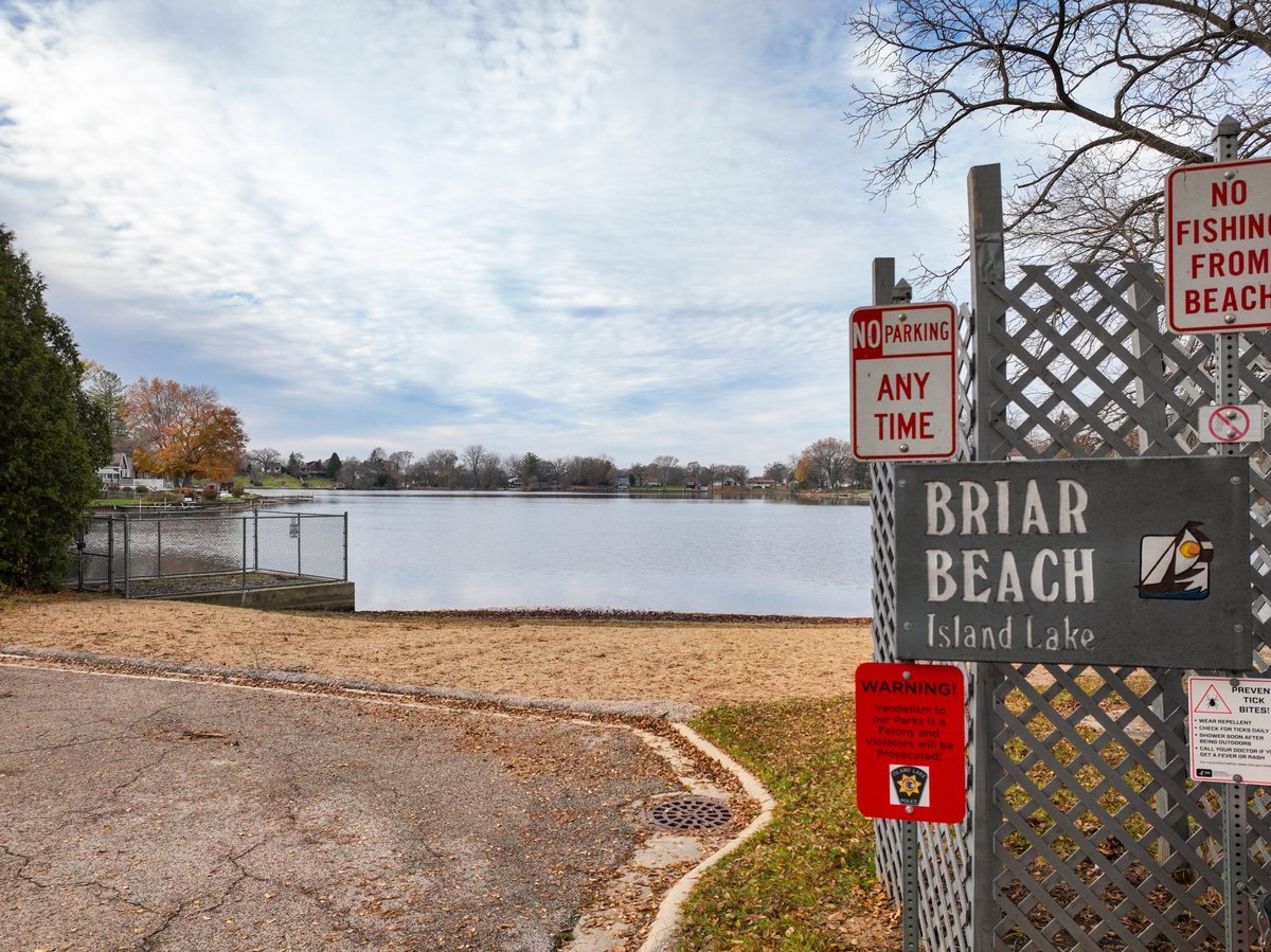 3502 Ridge Road, Island Lake, IL