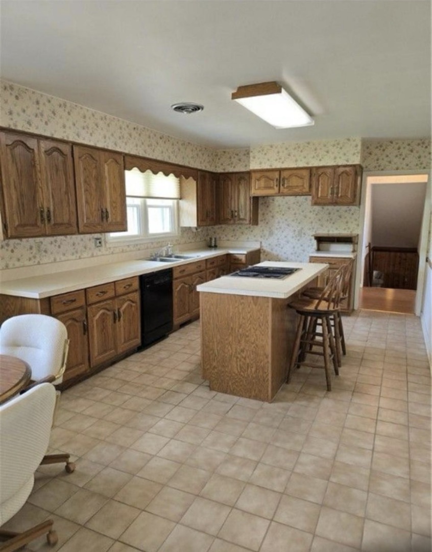 9 Orchard Drive, Charleston, IL