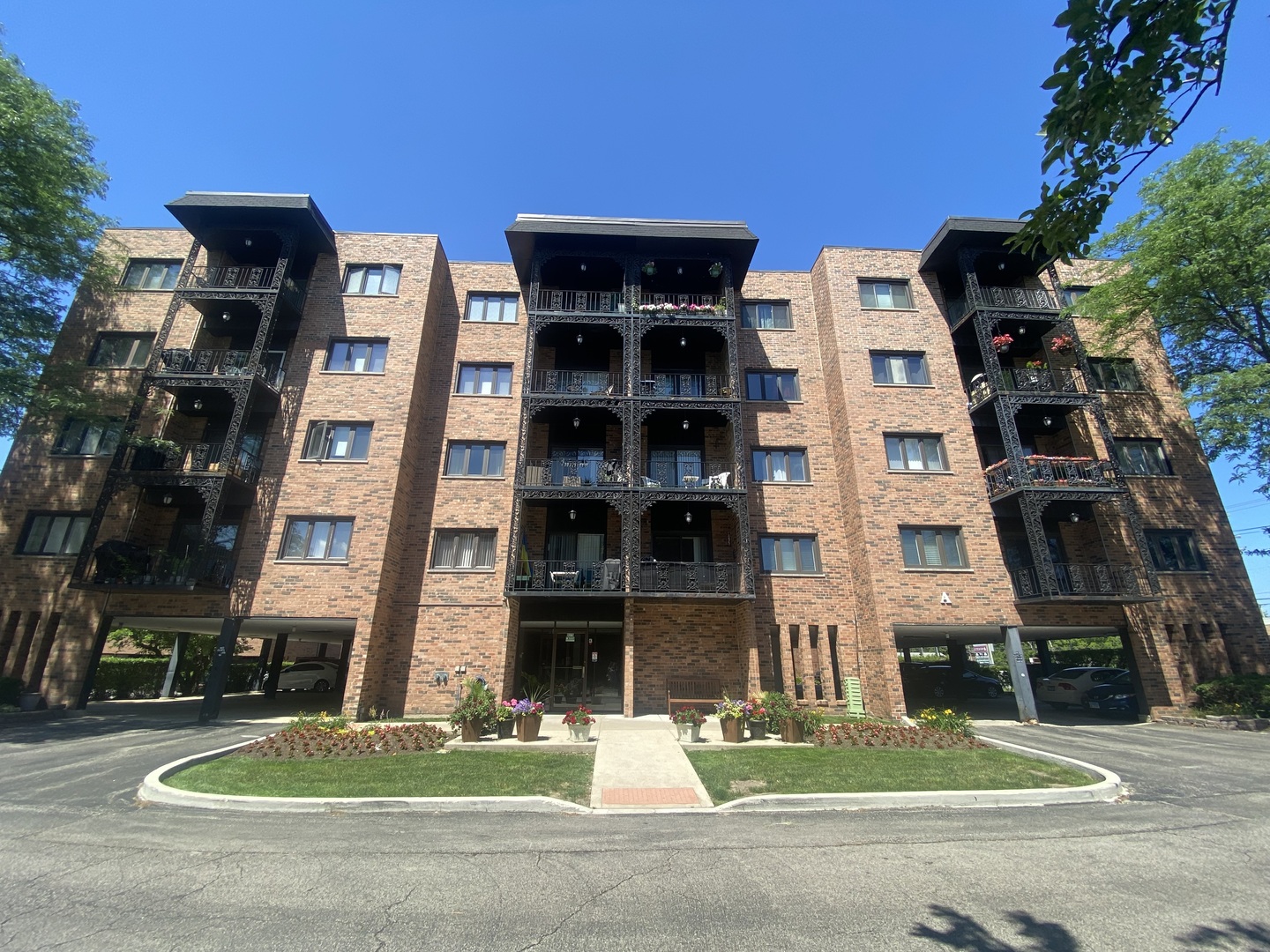 9375 LANDINGS Lane #504, Des Plaines, IL