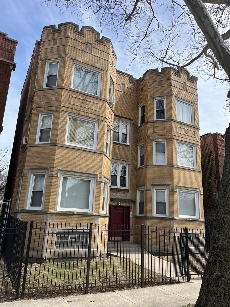 7951 S Burnham Avenue, Chicago, IL