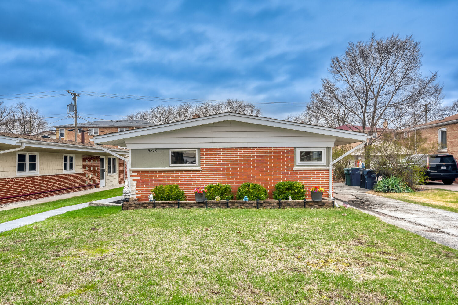 9246 S Harding Avenue, Evergreen Park, IL