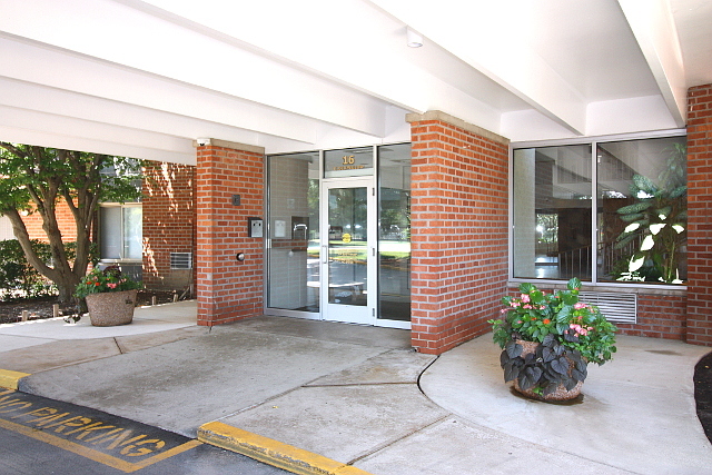 16 E Old Willow Road #405s, Prospect Heights, IL