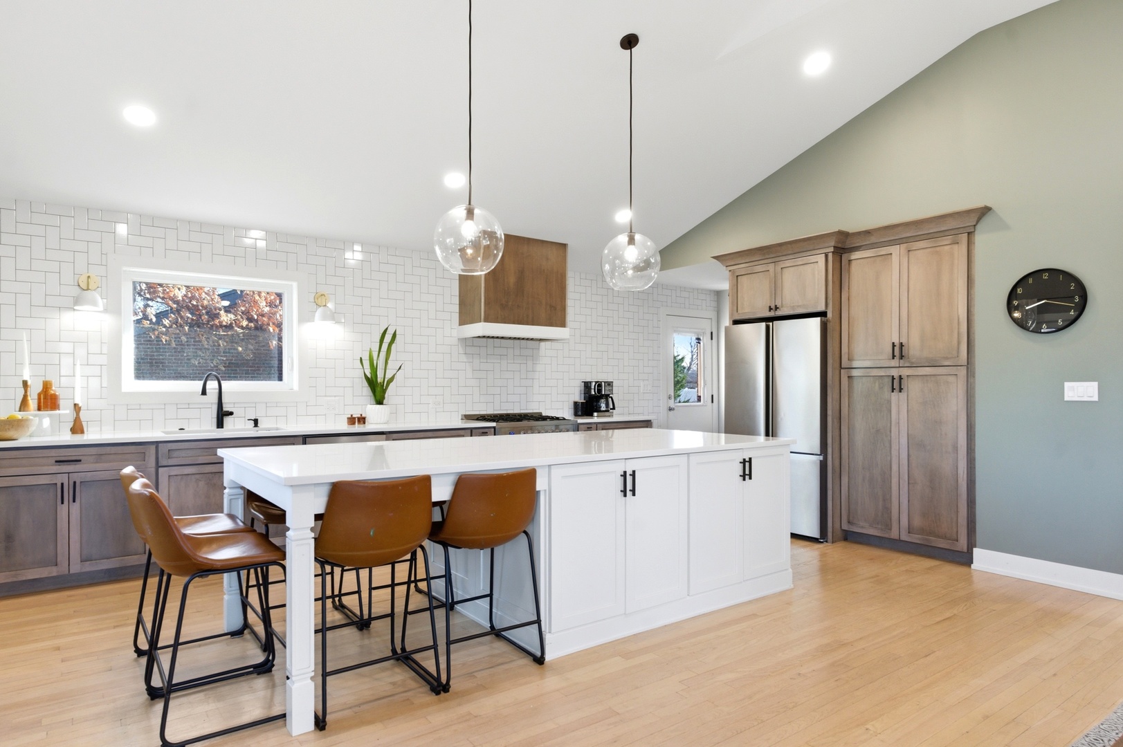 334 E Huntington Lane, Elmhurst, IL