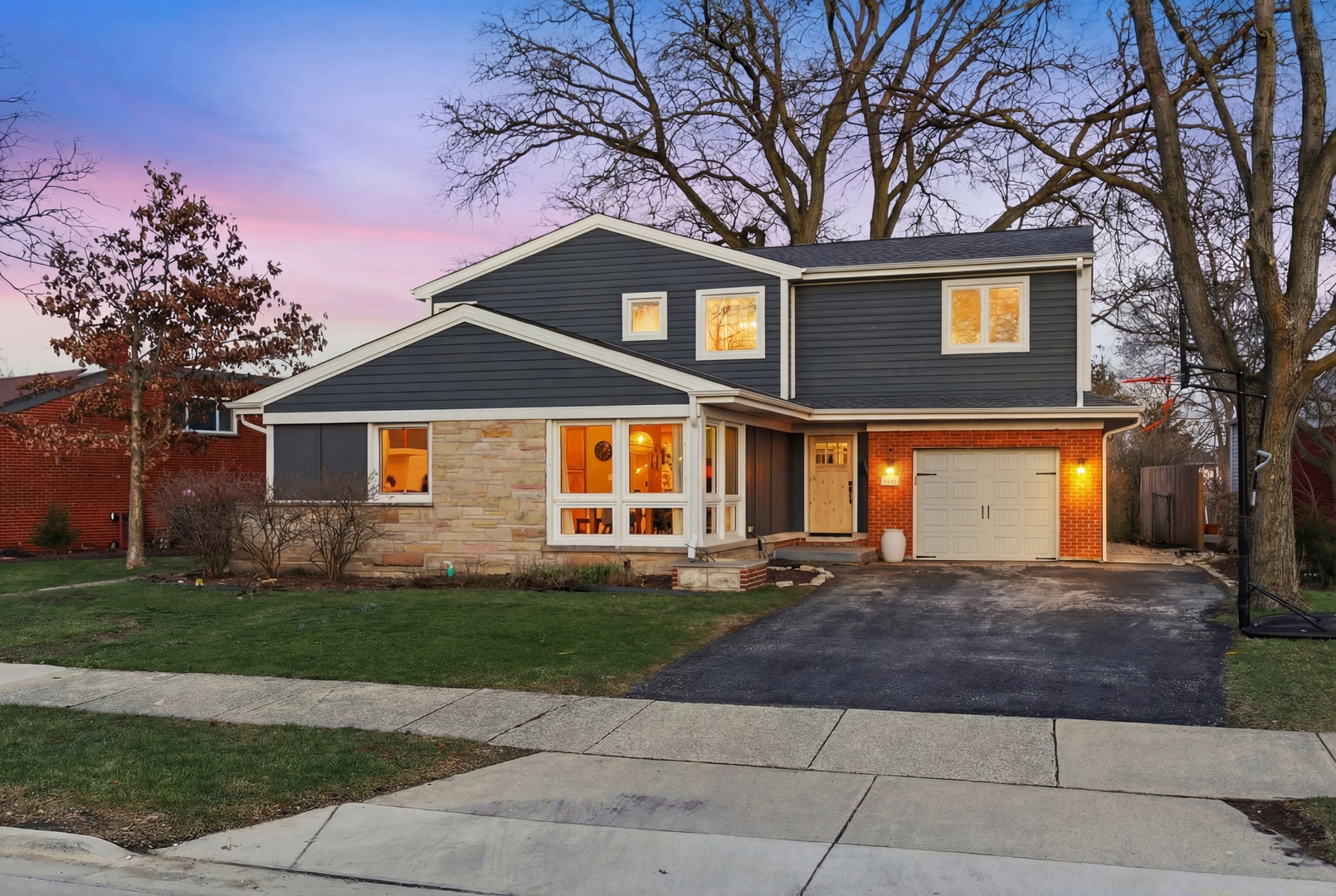334 E Huntington Lane, Elmhurst, IL