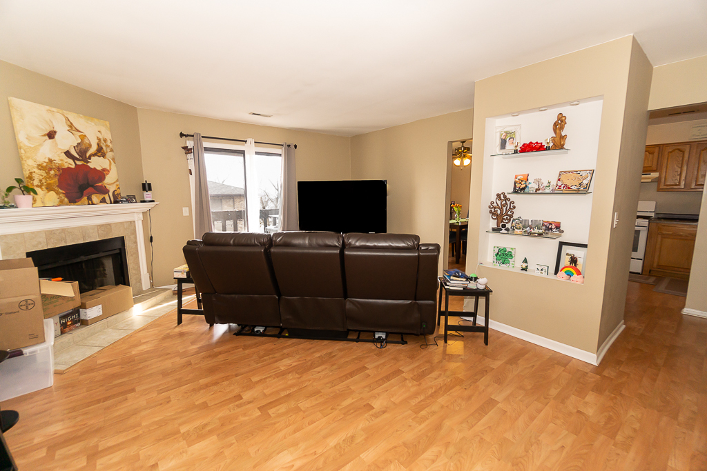 381 S Collins Street #B, South Elgin, IL