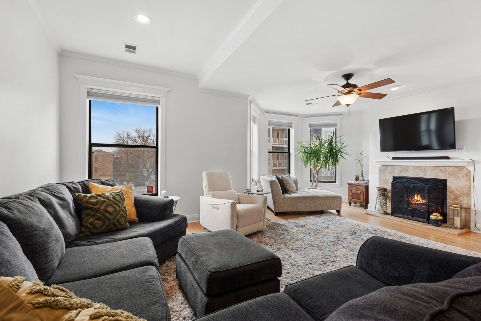 3909 N Sheridan Road #3H, Chicago, IL