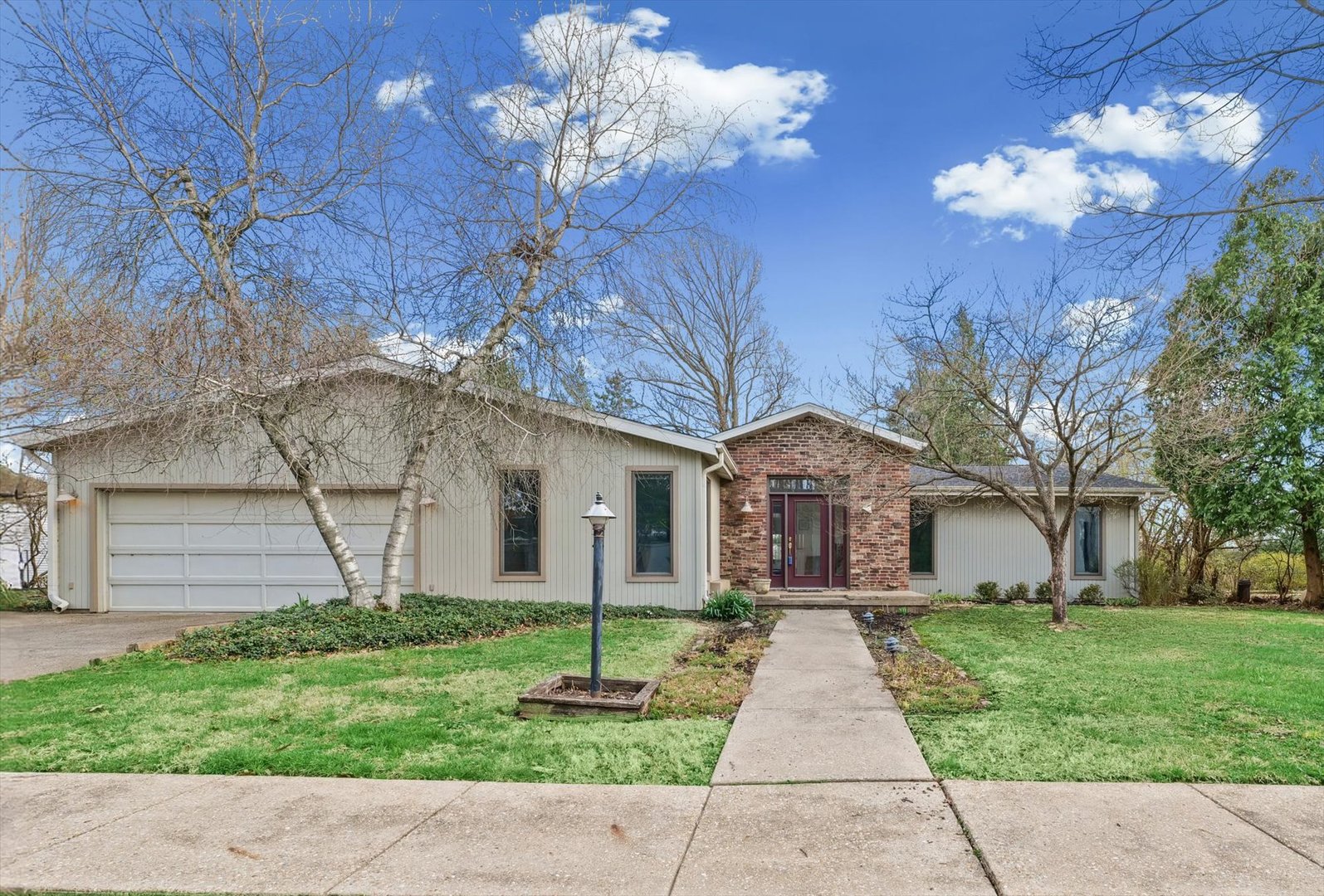 205 E SHERWIN Circle, Urbana, IL