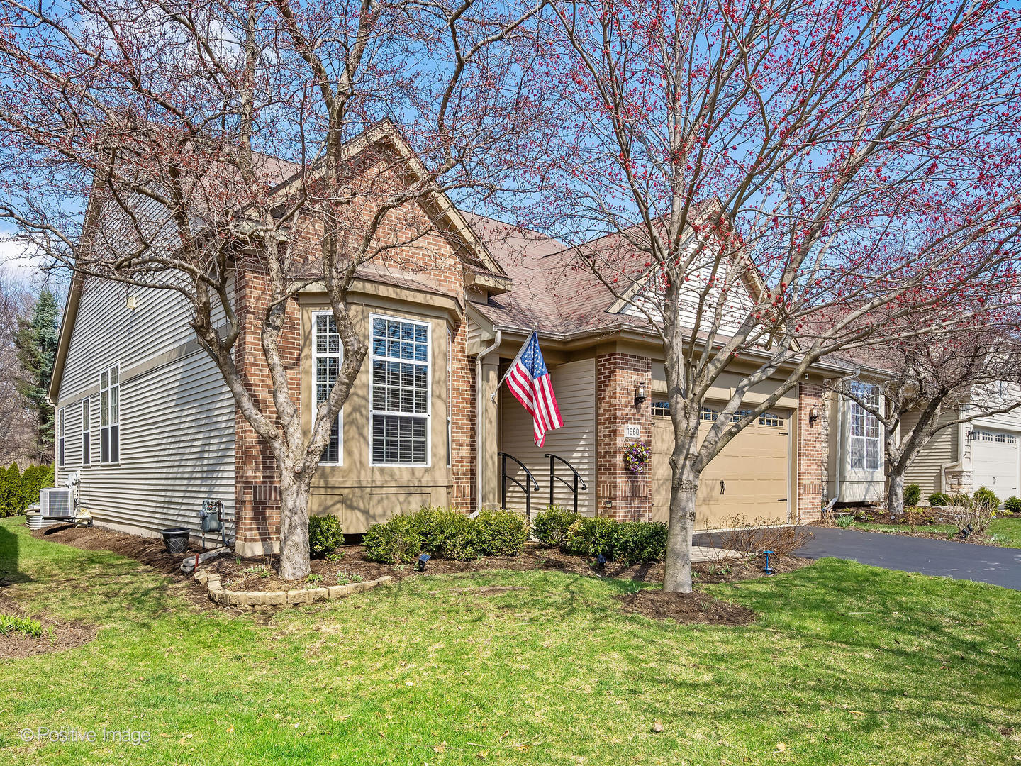 1660 Briarheath Drive, Aurora, IL