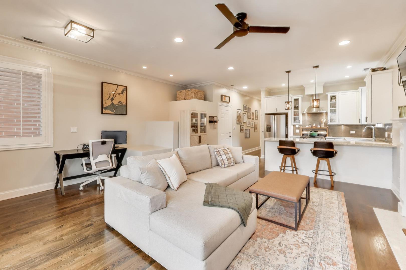 857 N Hermitage Avenue #2, Chicago, IL