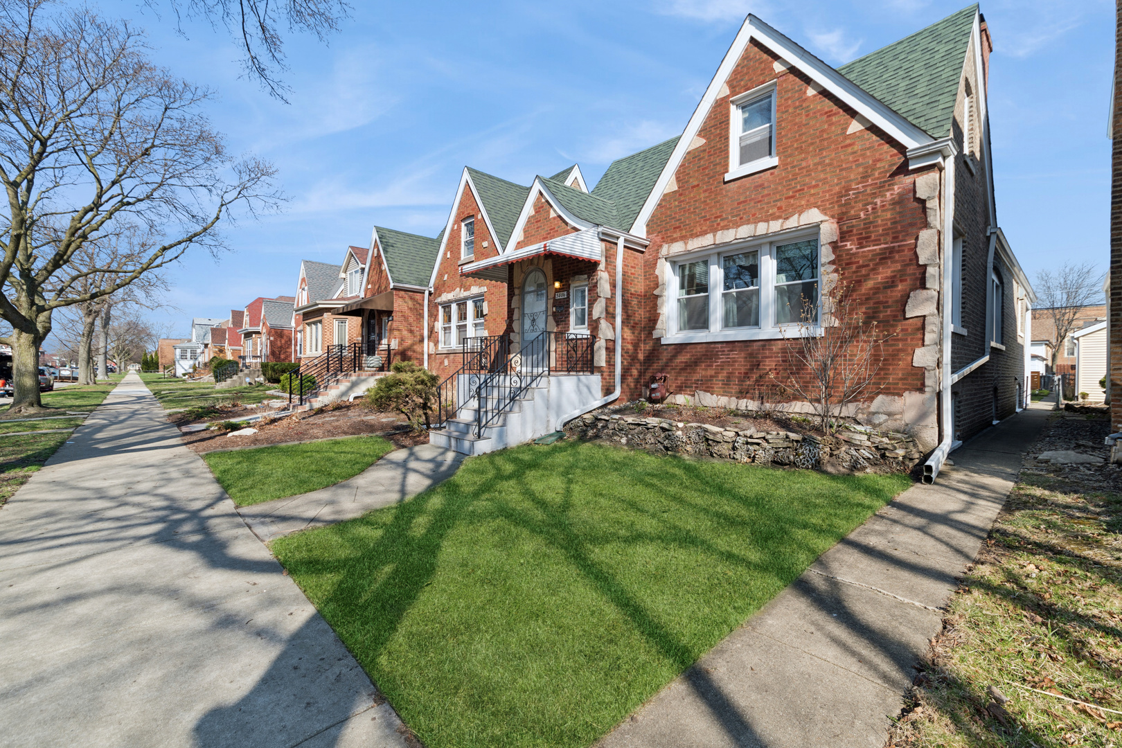 5806 W Wilson Avenue, Chicago, IL