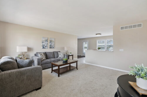 205 Park Lane Circle, Eldridge, IA