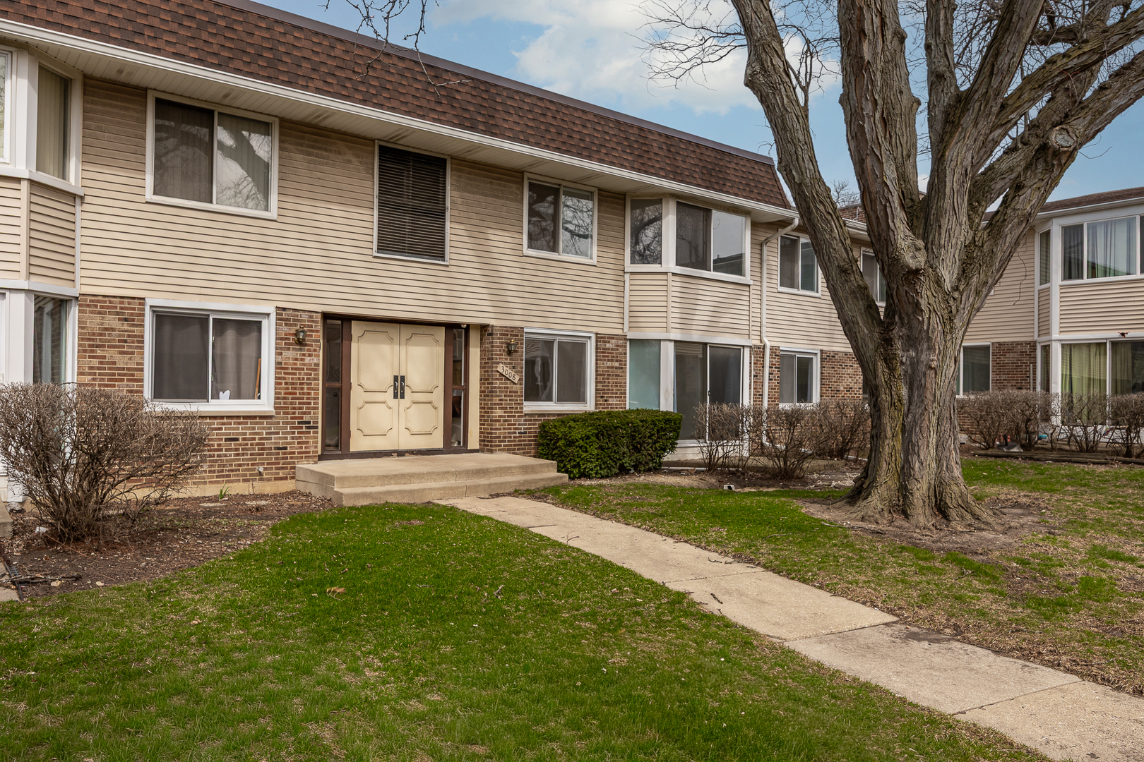 3008 Roberts Drive #1, Woodridge, IL