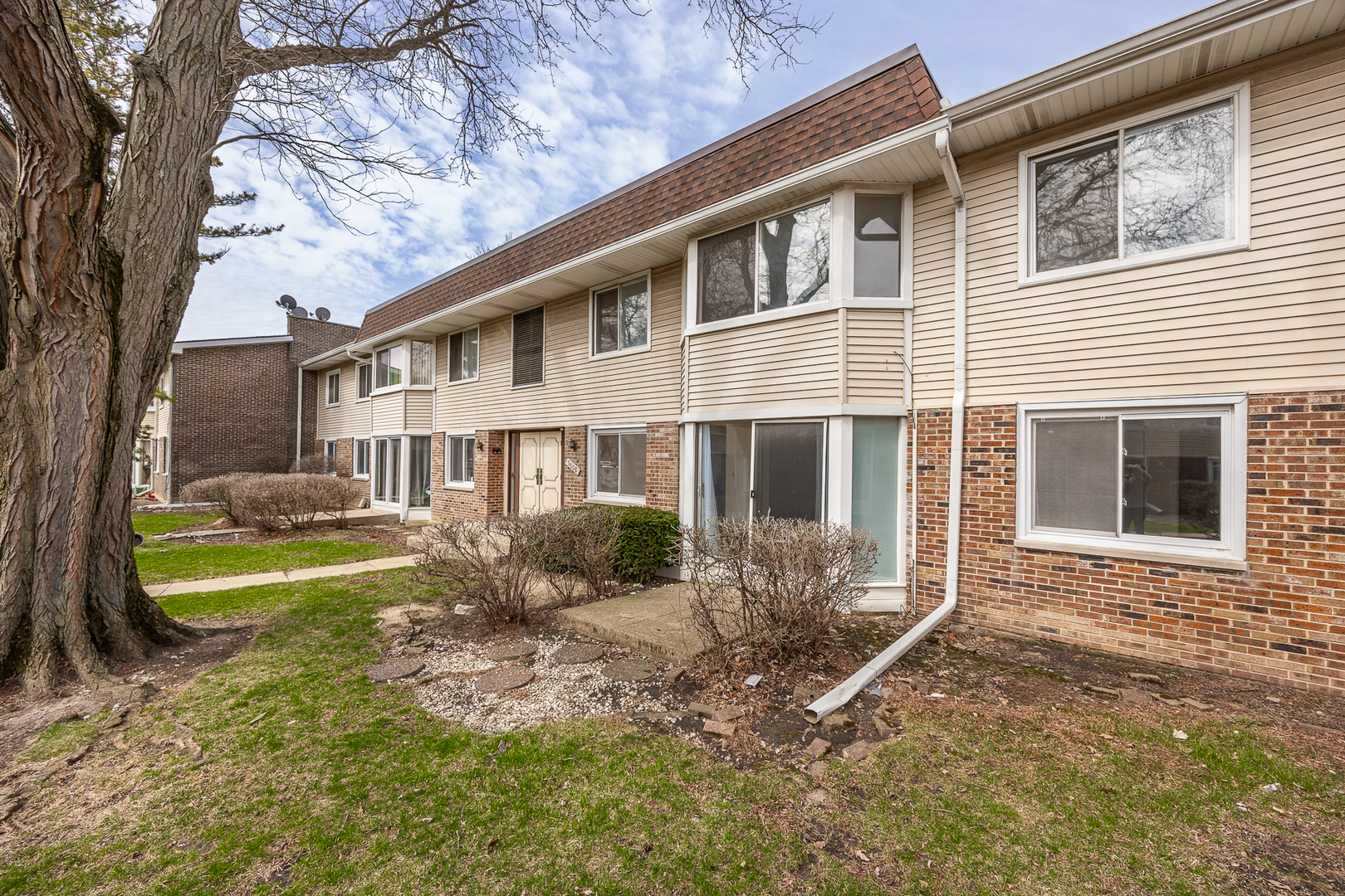 3008 Roberts Drive #1, Woodridge, IL