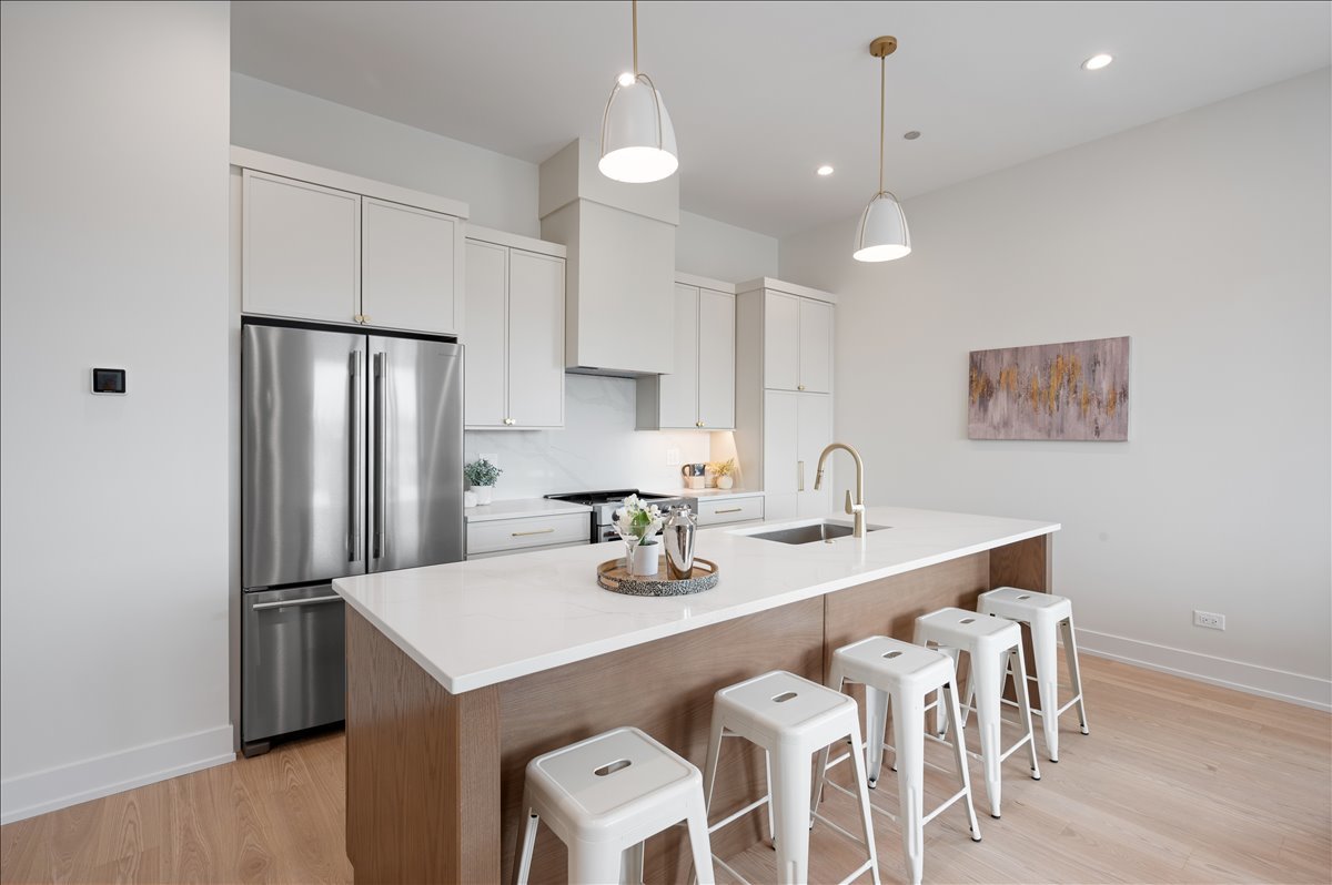 5340 N Lincoln Avenue #202, Chicago, IL