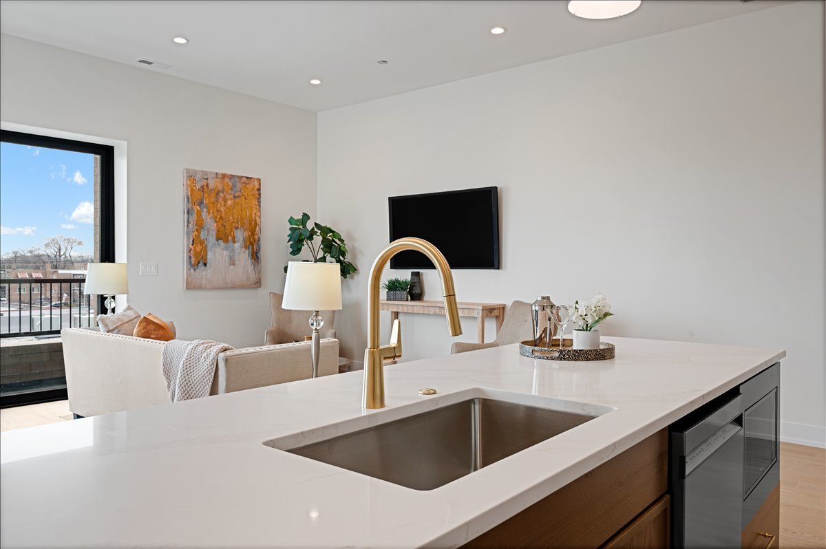 5340 N Lincoln Avenue #401, Chicago, IL