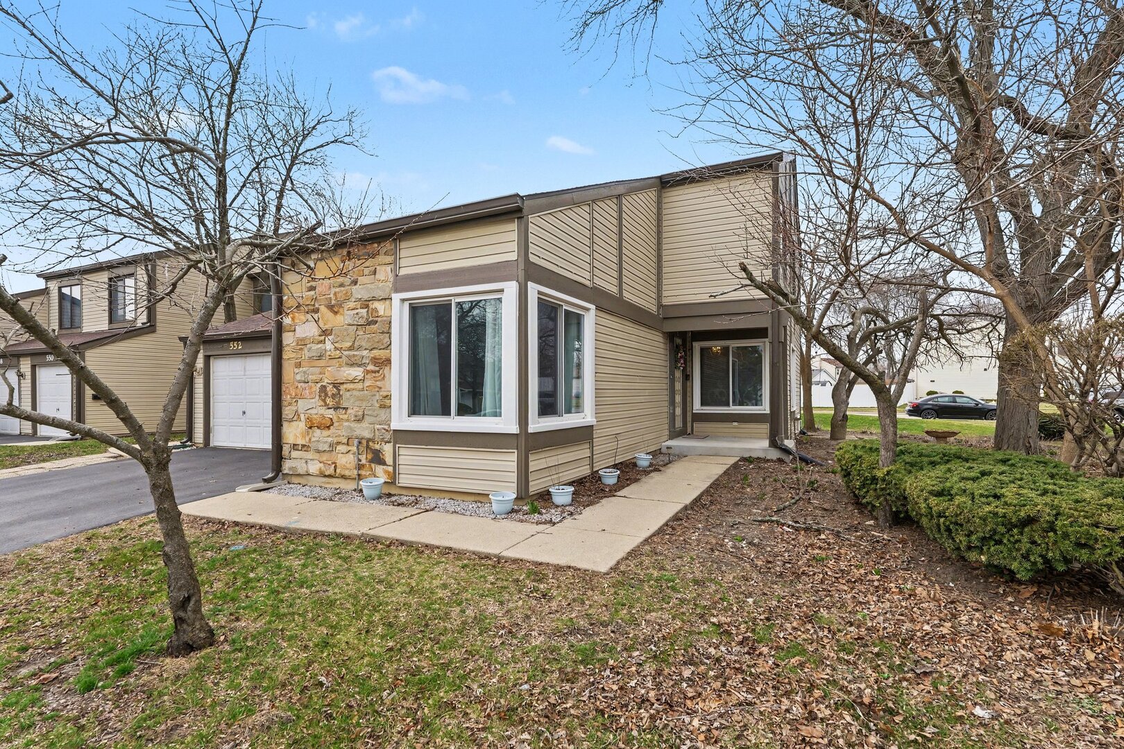 554 Alton Court, Carol Stream, IL