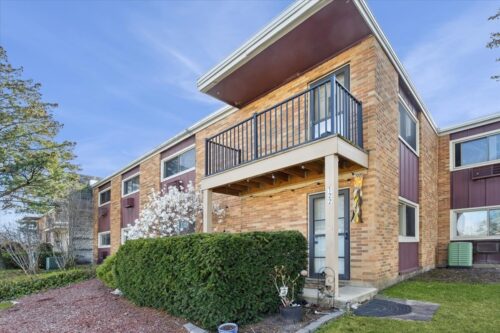 1320A Lore Lane #122, Lombard, IL