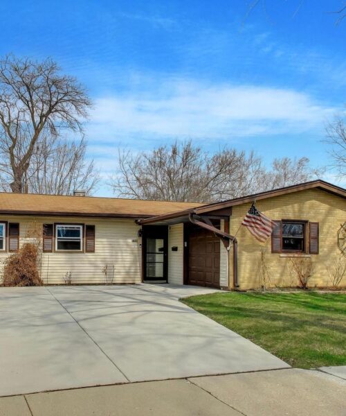 1008 Woodland Drive, Wheeling, IL