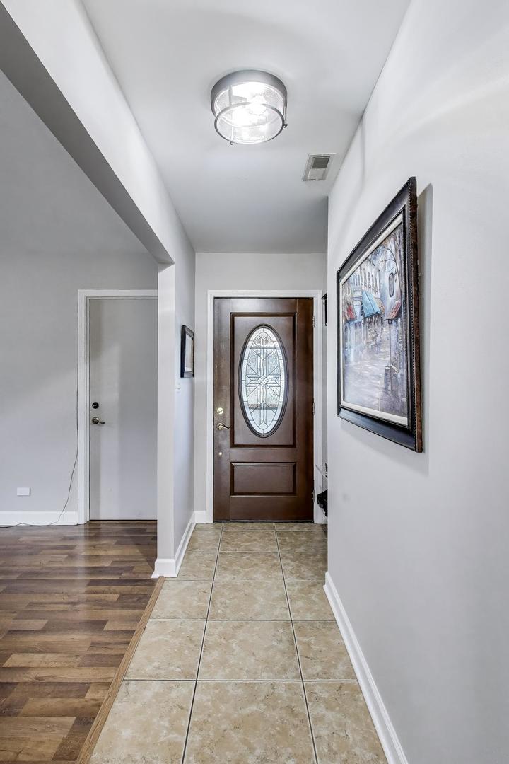 1008 Woodland Drive, Wheeling, IL