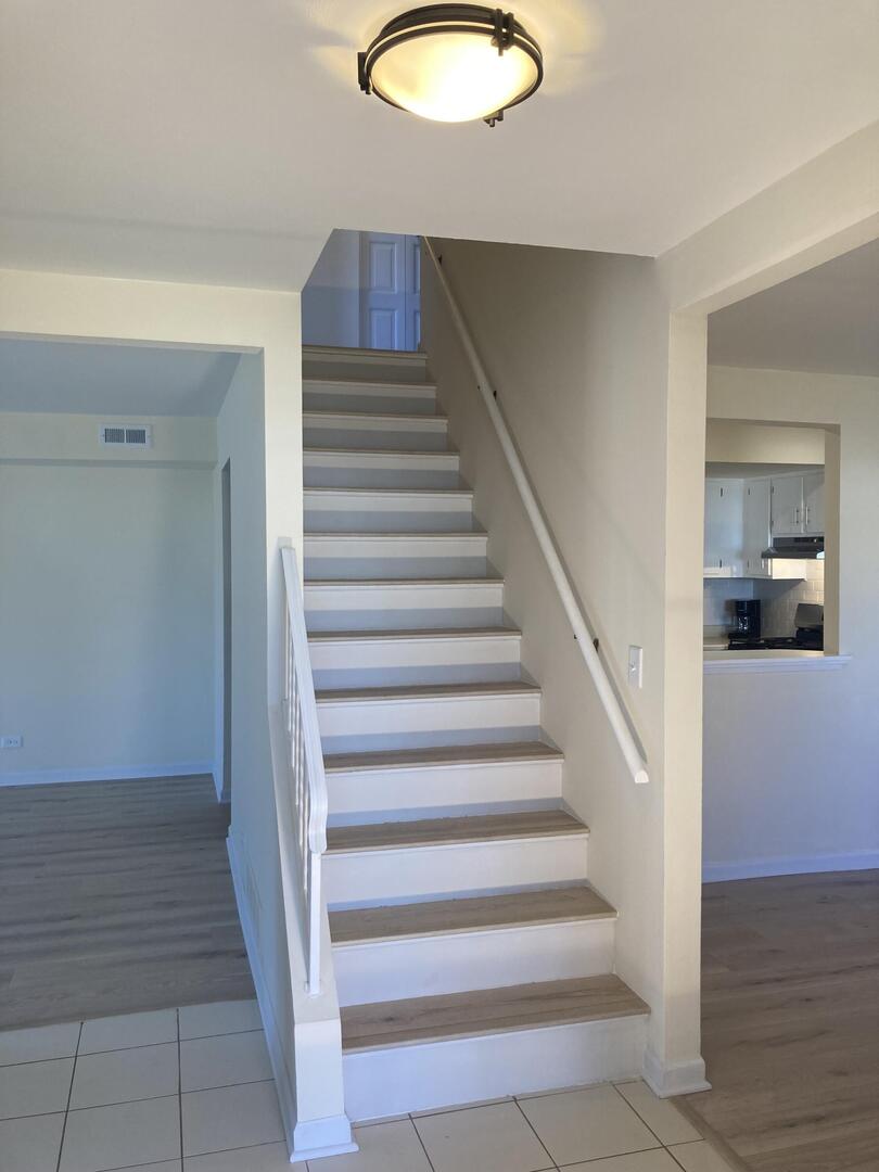 166 Chatham Court #B, Bloomingdale, IL