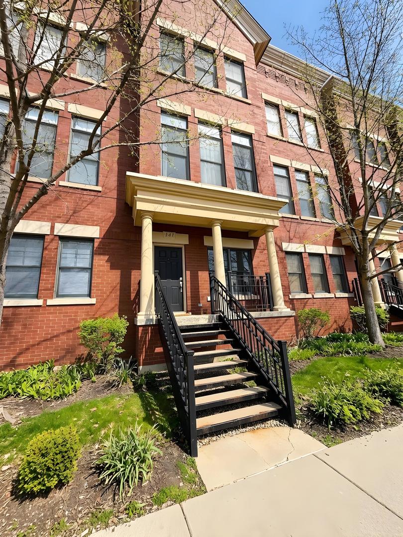 141 S Grove Avenue, Elgin, IL